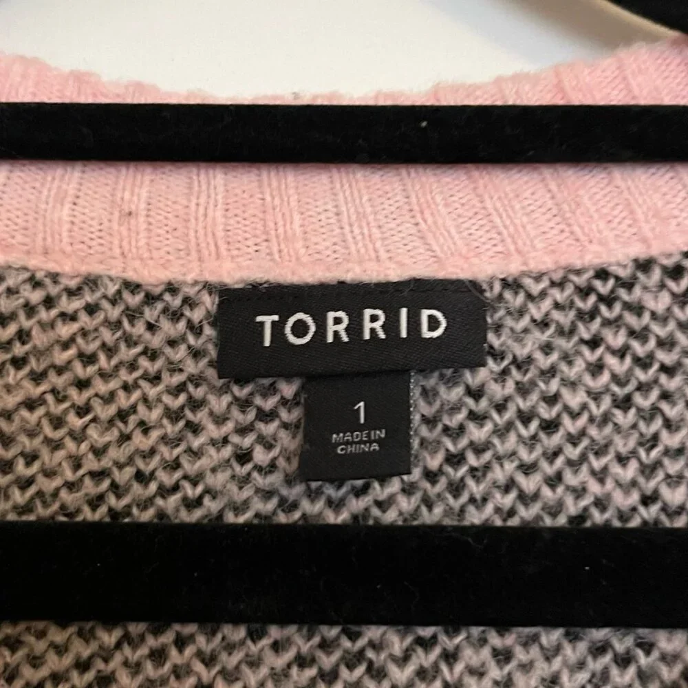 Torrid Size 1x Pink Hearts Valentine’s Day Vegan Cashmere Pullover Sweater - Picture 6 of 9